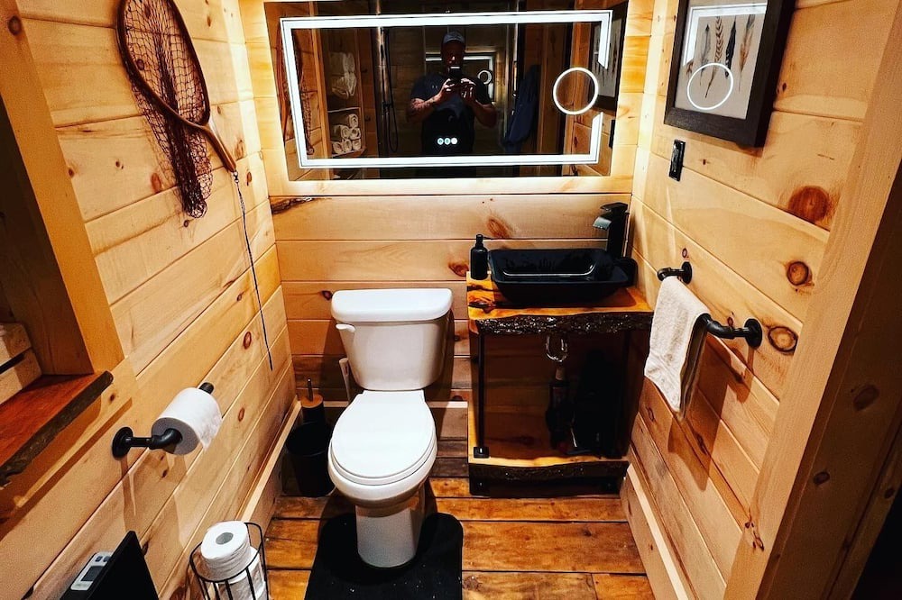 Photo of Bathroom in Rapides-des-Joachims