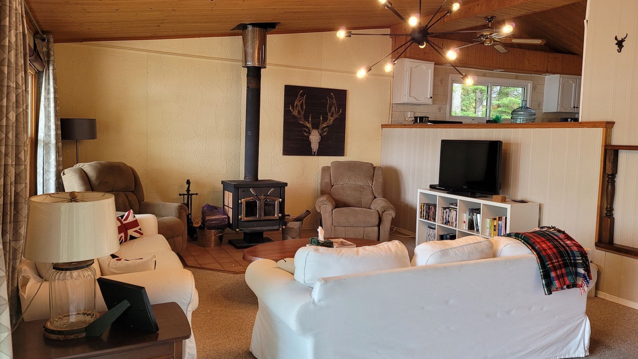 Photo of Livingroom in Algonquin Highlands