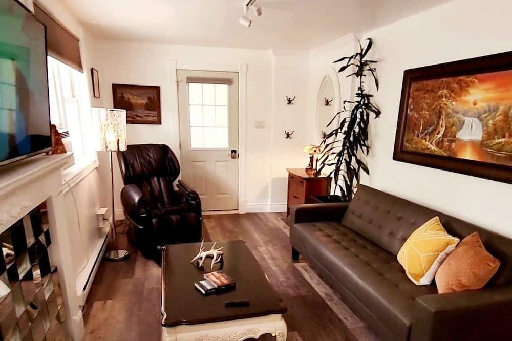Photo of Livingroom in Port Carling