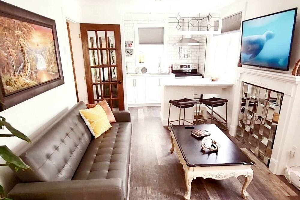 Photo of Livingroom in Port Carling