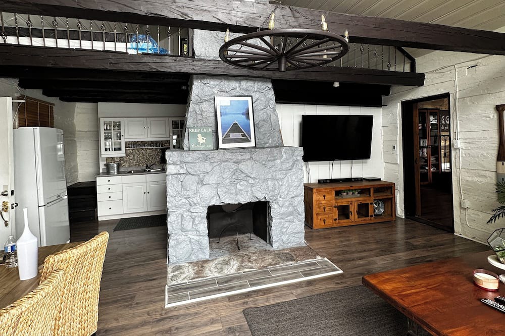Photo of Livingroom in Ramara