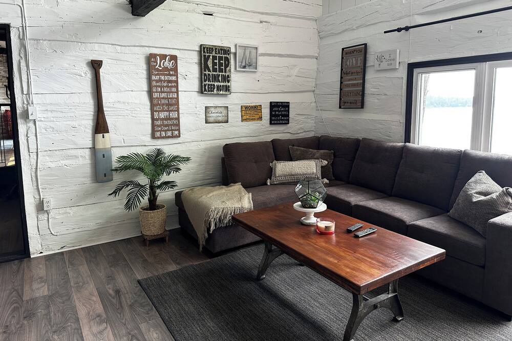 Photo of Livingroom in Ramara