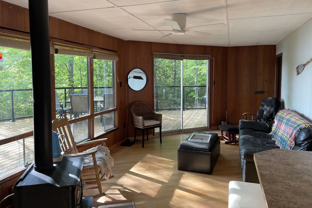 Photo of Livingroom in Marmora and Lake