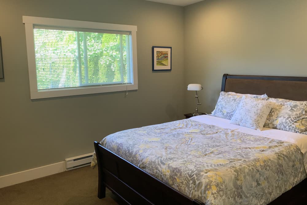 Photo of Bedroom in Saanich East