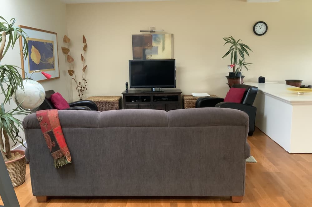 Photo of Livingroom in Saanich East