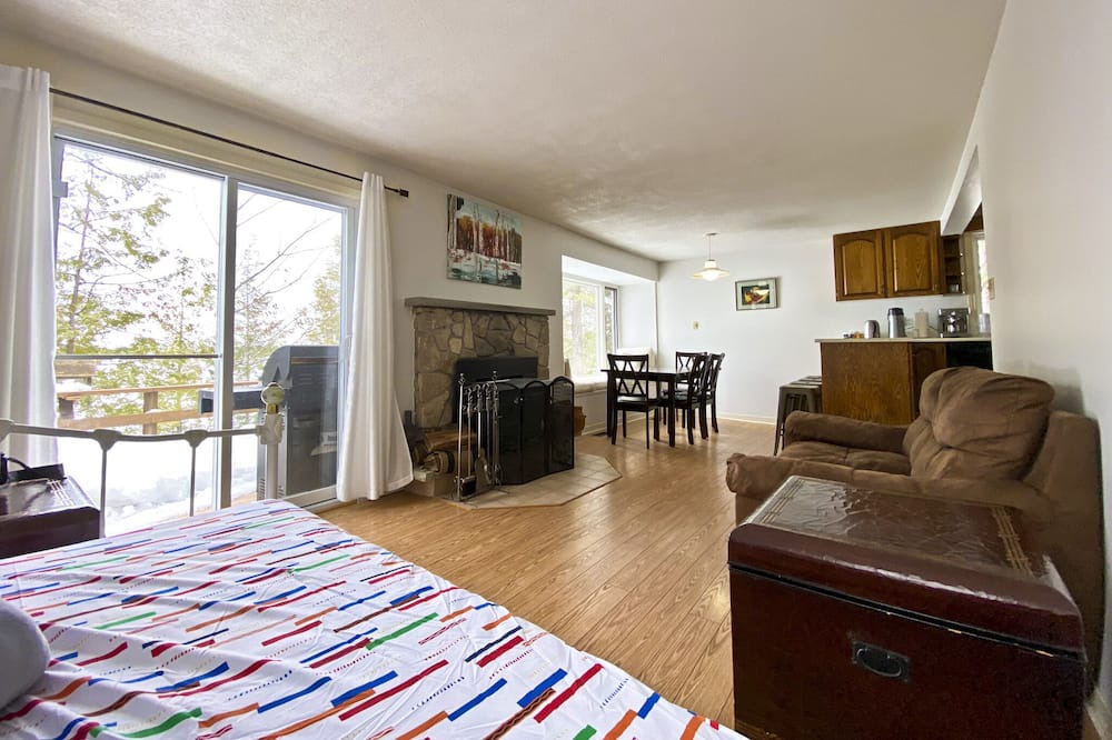 Photo of Livingroom in Lanark Highlands