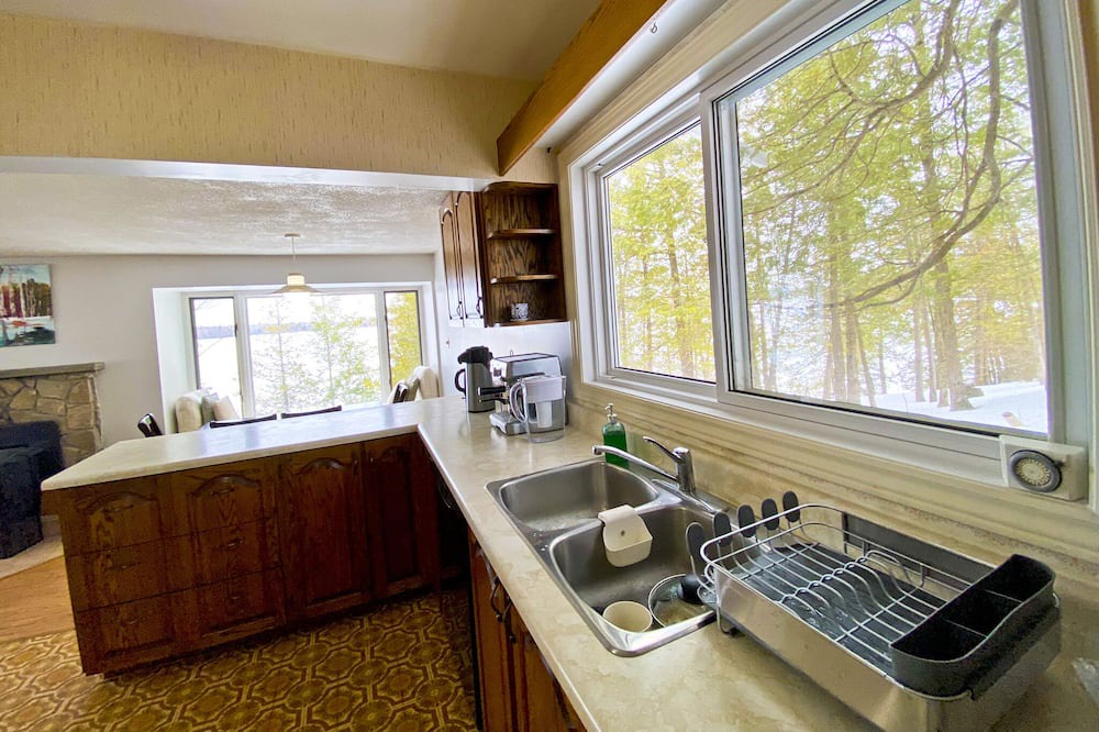 Photo of Kitchen in Lanark Highlands