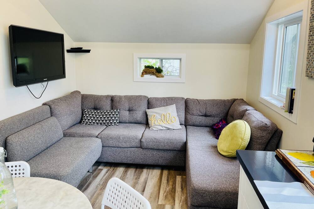 Photo of Livingroom in Brentwood Bay