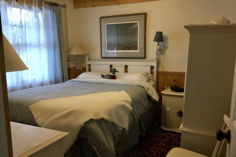 Photo of Bedroom in Trent Lakes