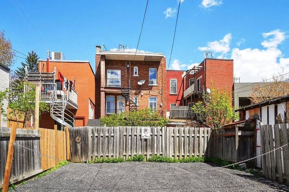 Photo of Outdoor in La Petite-Patrie