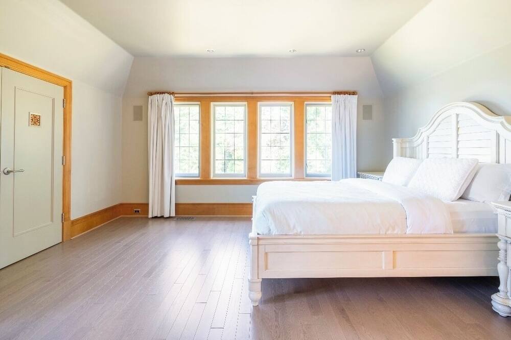 Photo of Bedroom in Saanich East