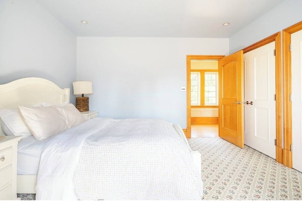 Photo of Bedroom in Saanich East