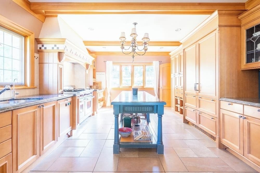 Photo of Kitchen in Saanich East