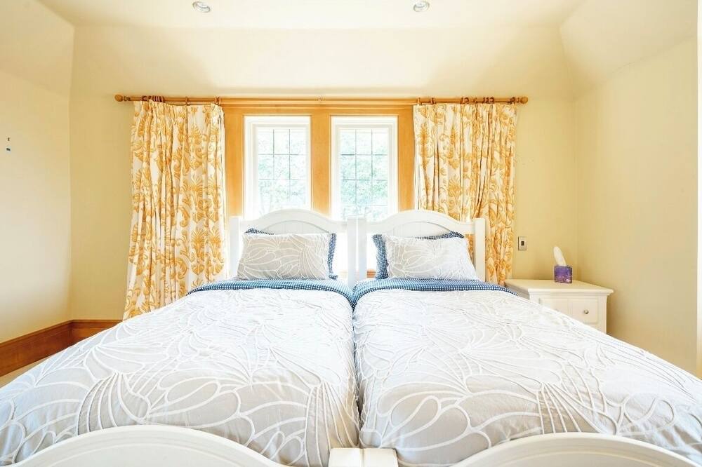 Photo of Bedroom in Saanich East