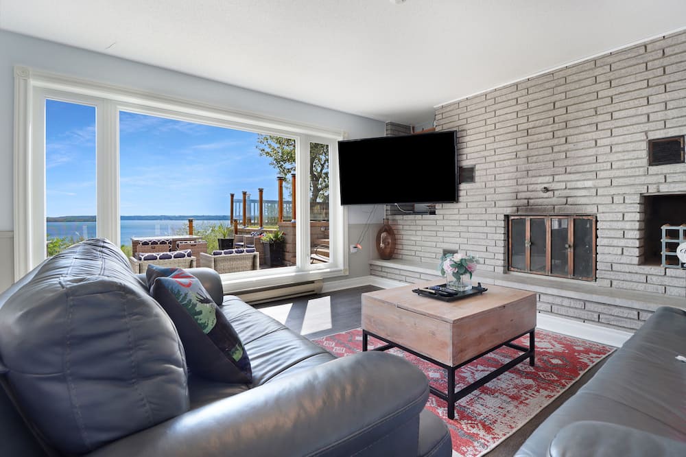 Photo of Livingroom in Prince Edward