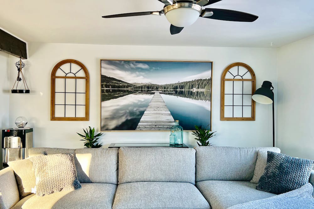 Photo of Livingroom in Prince Edward
