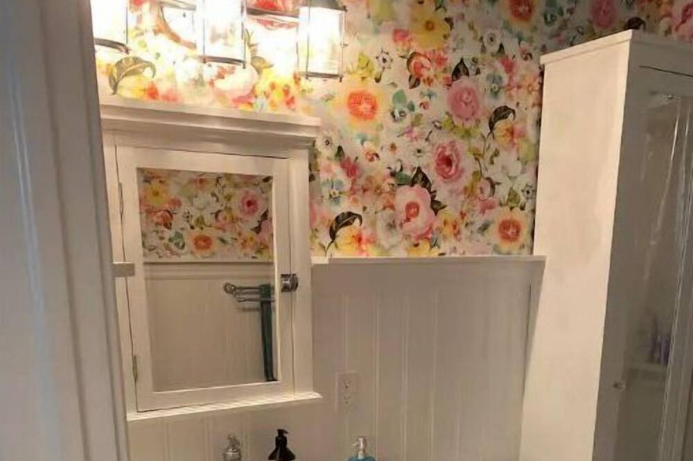 Photo of Bathroom in Wainfleet
