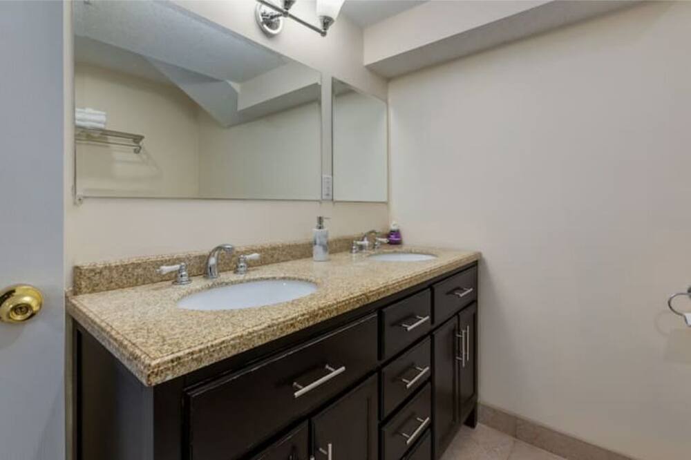 Photo of Bathroom in Kincora