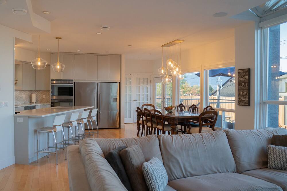 Photo of Livingroom in Kitsilano