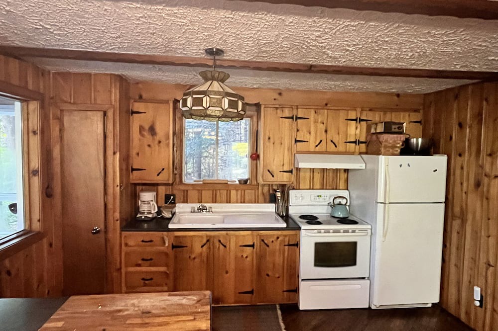 Photo of Kitchen in Val-des-Lacs