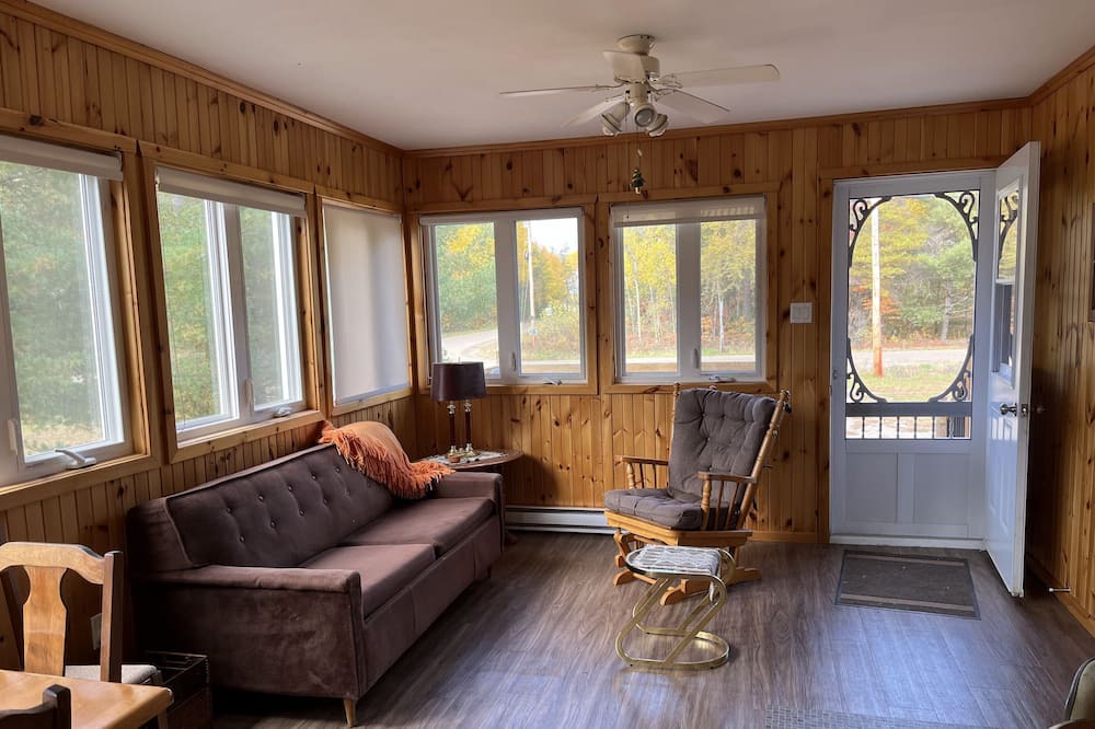 Photo of Livingroom in L'lle-du-Grand-Calumet