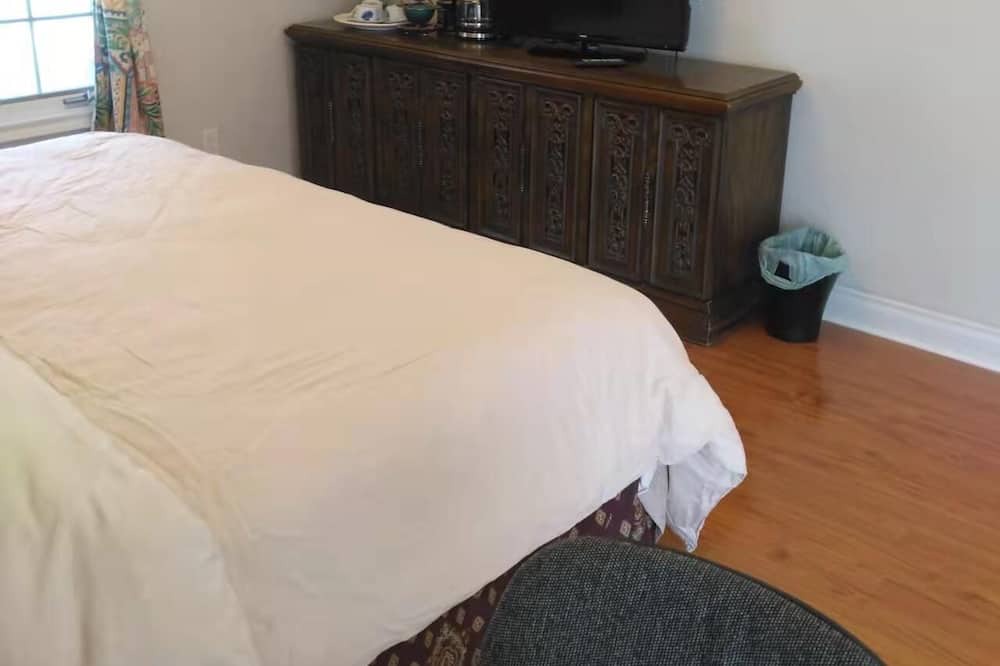 Photo of Bedroom in Adjala-Tosorontio