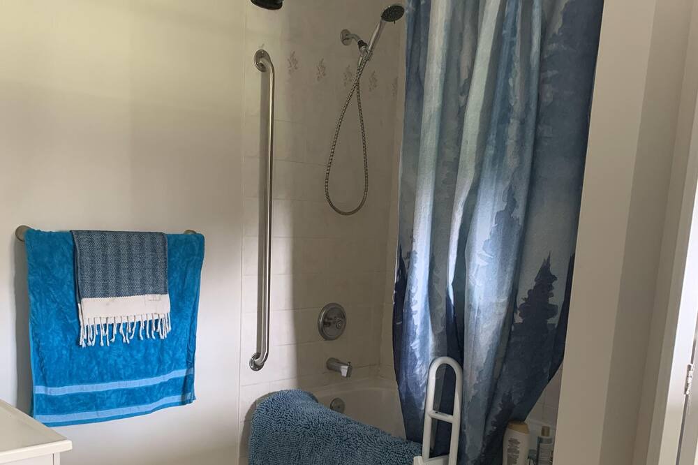 Photo of Bathroom in Rideau Lakes