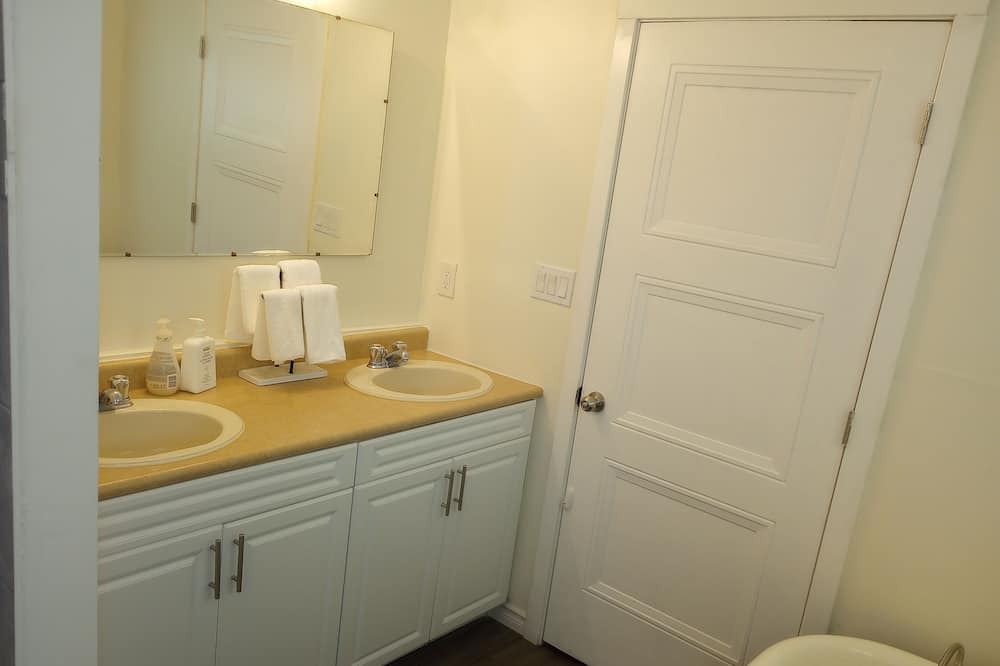 Photo of Bathroom in MacTier