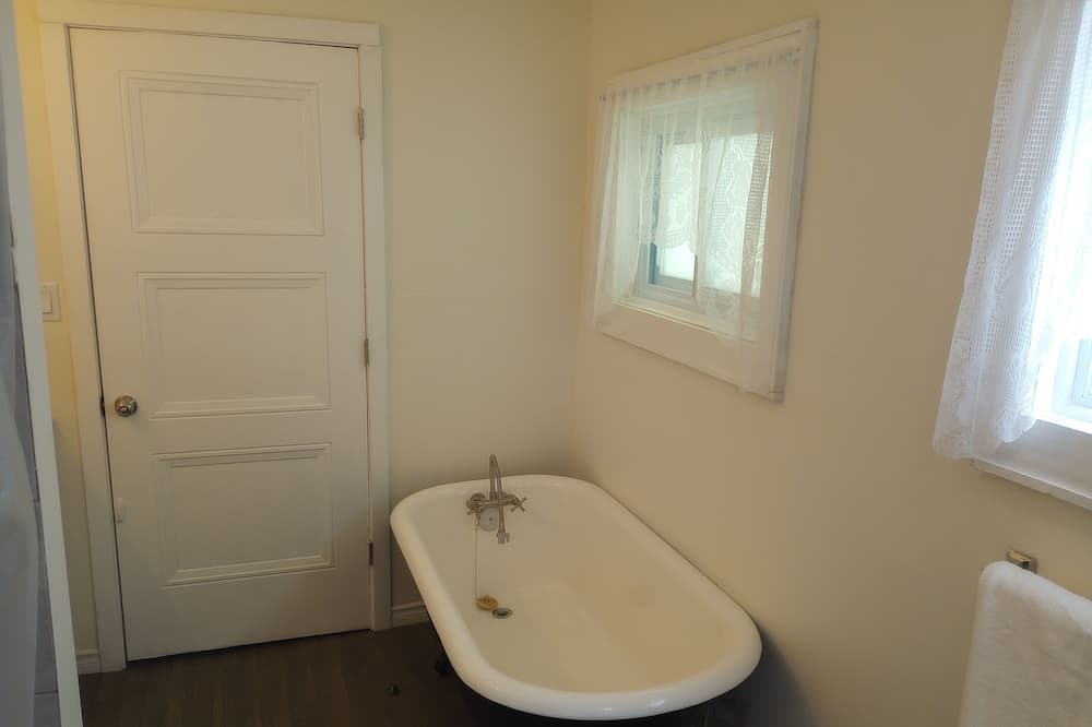 Photo of Bathroom in MacTier