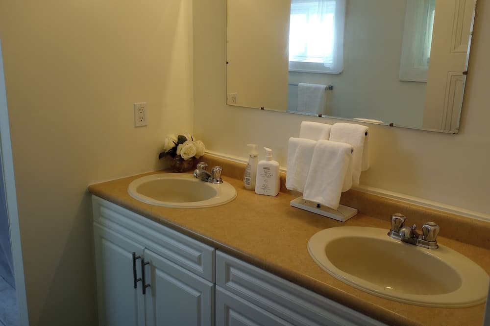Photo of Bathroom in MacTier