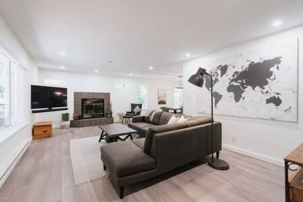 Photo of Livingroom in Halfmoon Bay