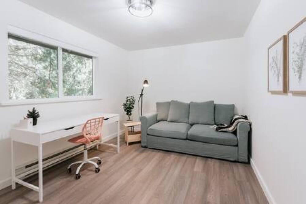 Photo of Livingroom in Halfmoon Bay
