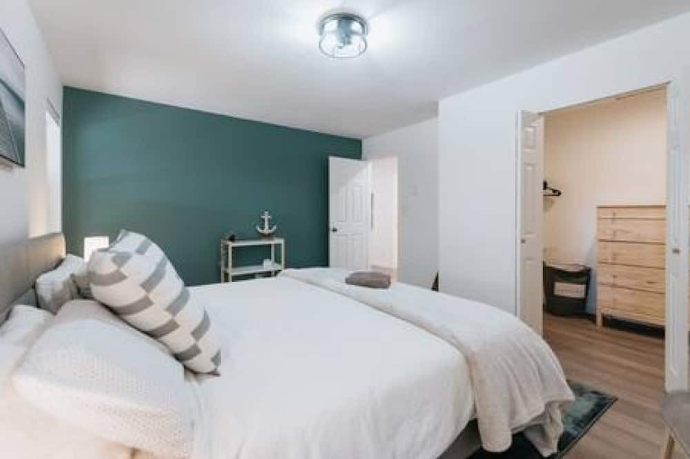 Photo of Bedroom in Halfmoon Bay