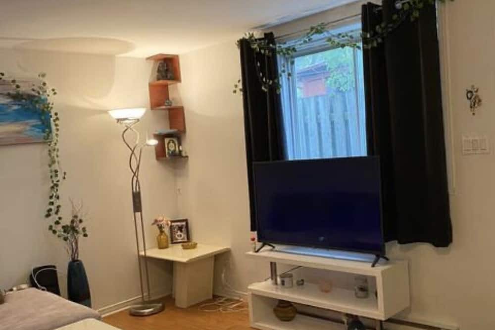 Photo of Livingroom in Fabreville