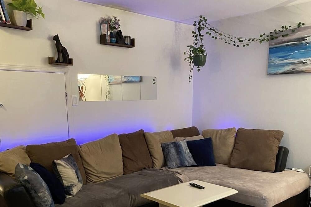 Photo of Livingroom in Fabreville