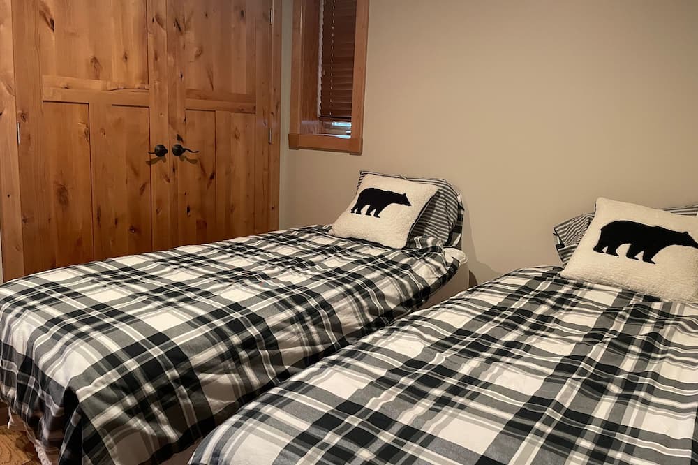 Photo of Bedroom in Eagle Bay