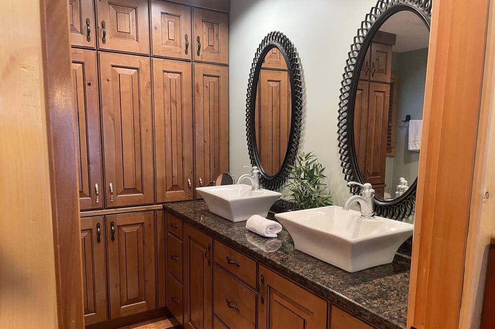 Photo of Bathroom in Eagle Bay