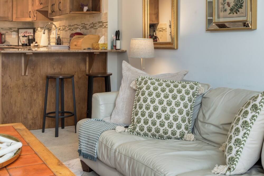 Photo of Livingroom in Sunnyside