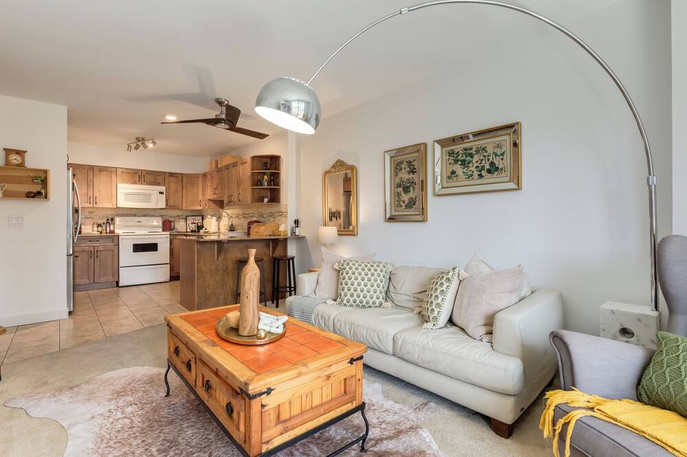 Photo of Livingroom in Sunnyside