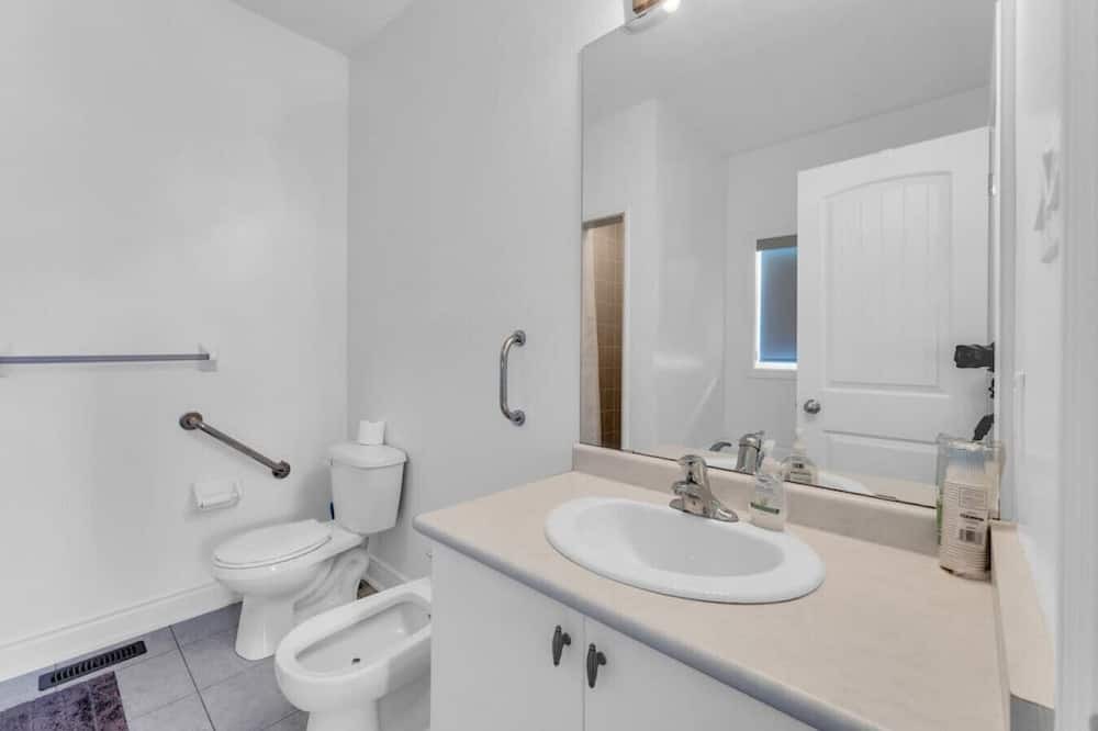 Photo of Bathroom in Collingwood