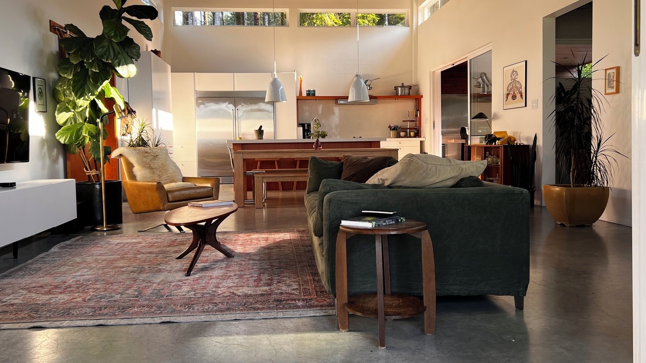 Photo of Livingroom in Juan de Fuca Electoral Area