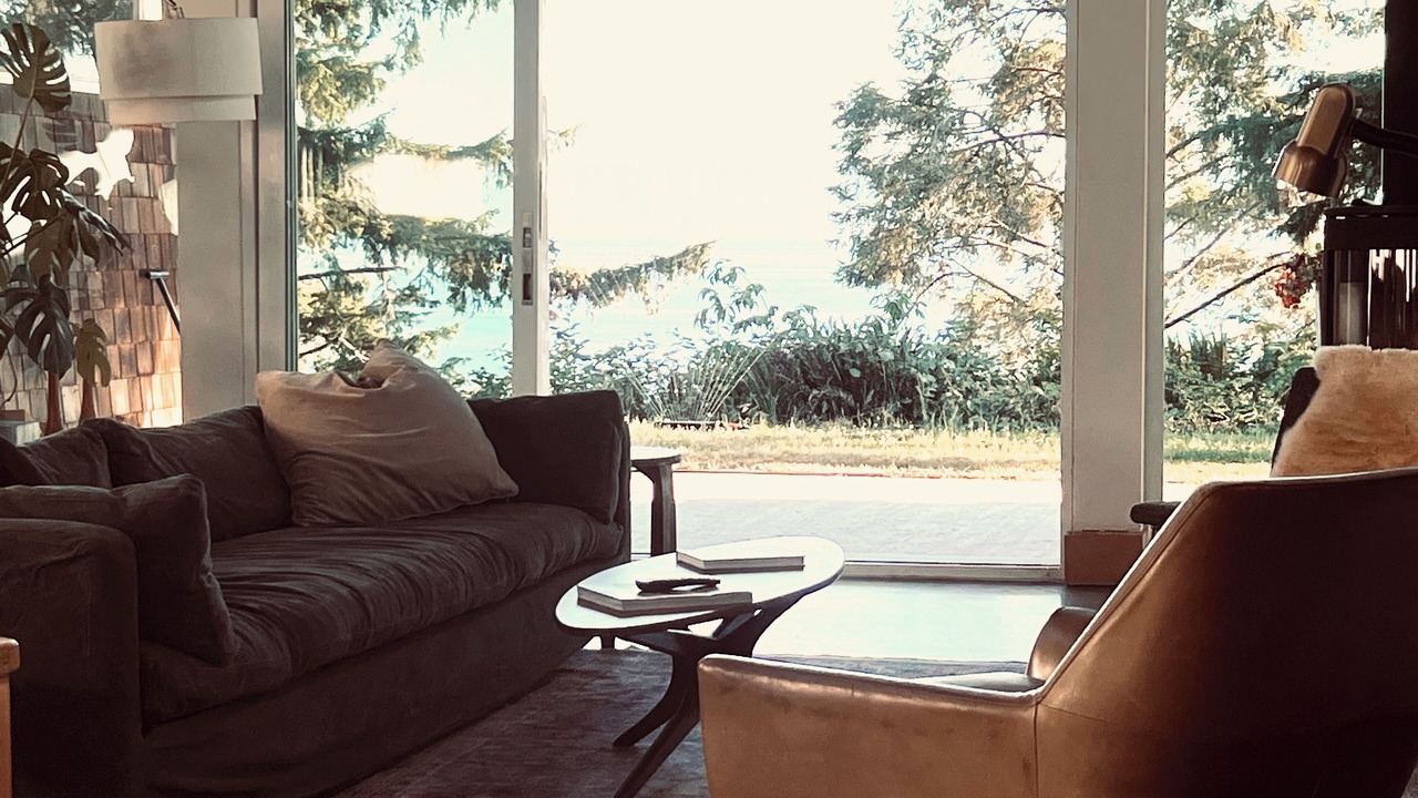 Photo of Livingroom in Juan de Fuca Electoral Area