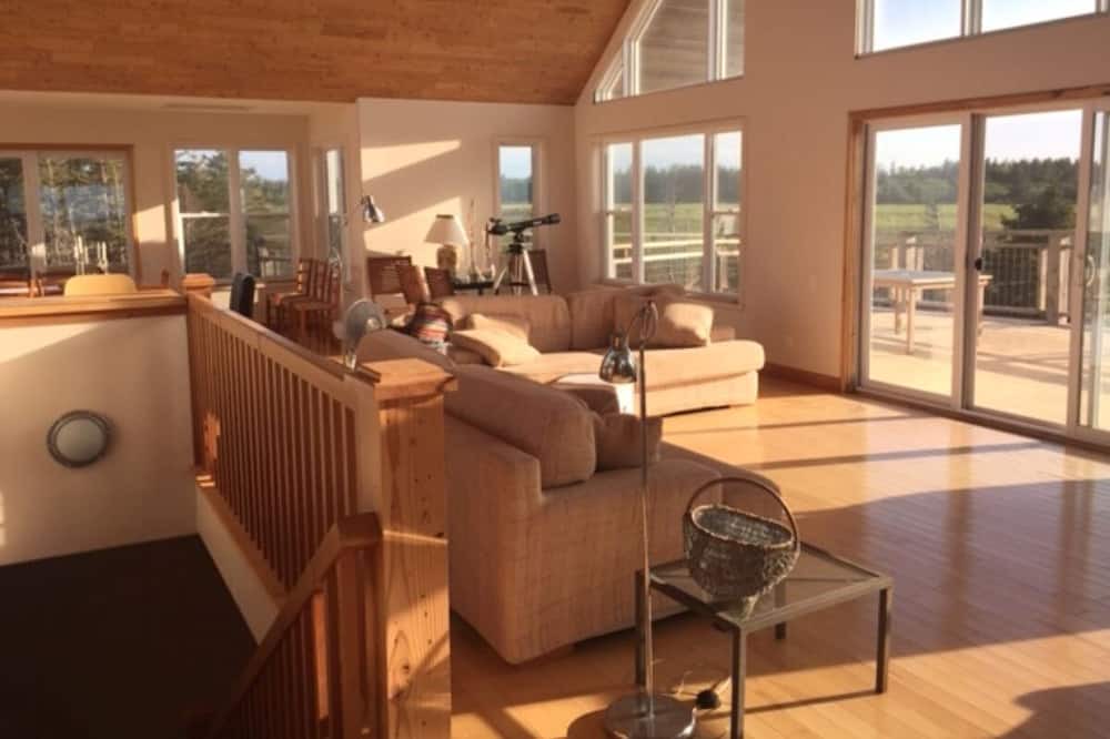 Photo of Livingroom in Saint Peters Bay