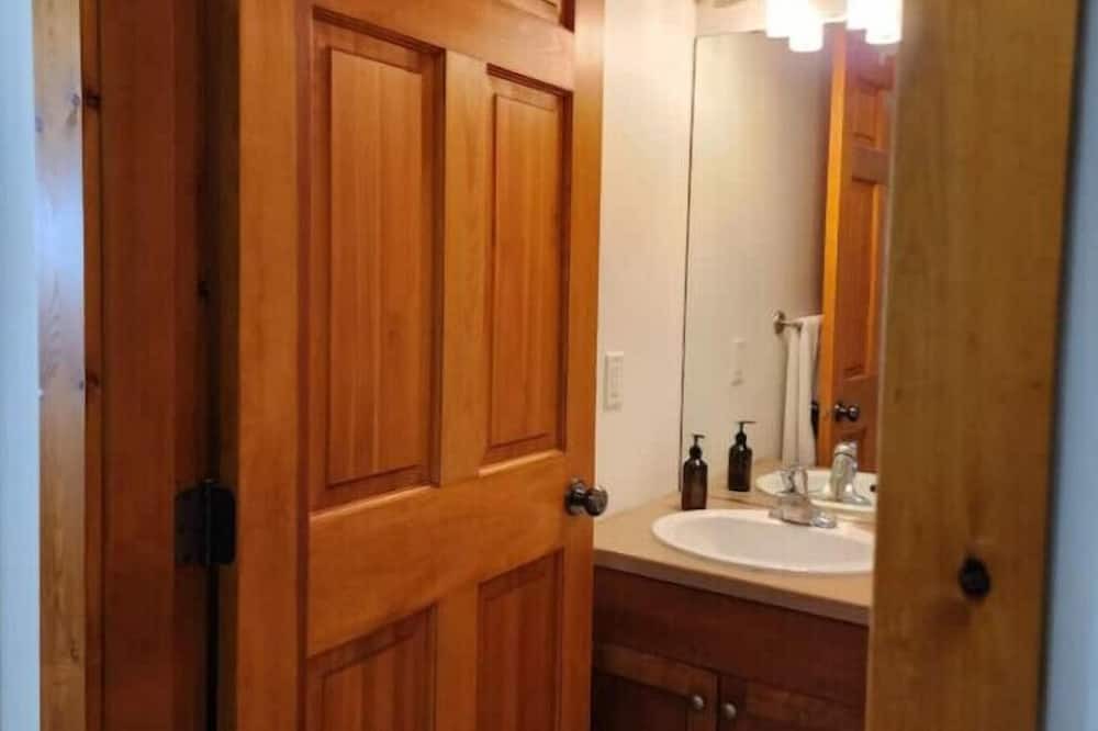 Photo of Bathroom in Snow Pine Estates
