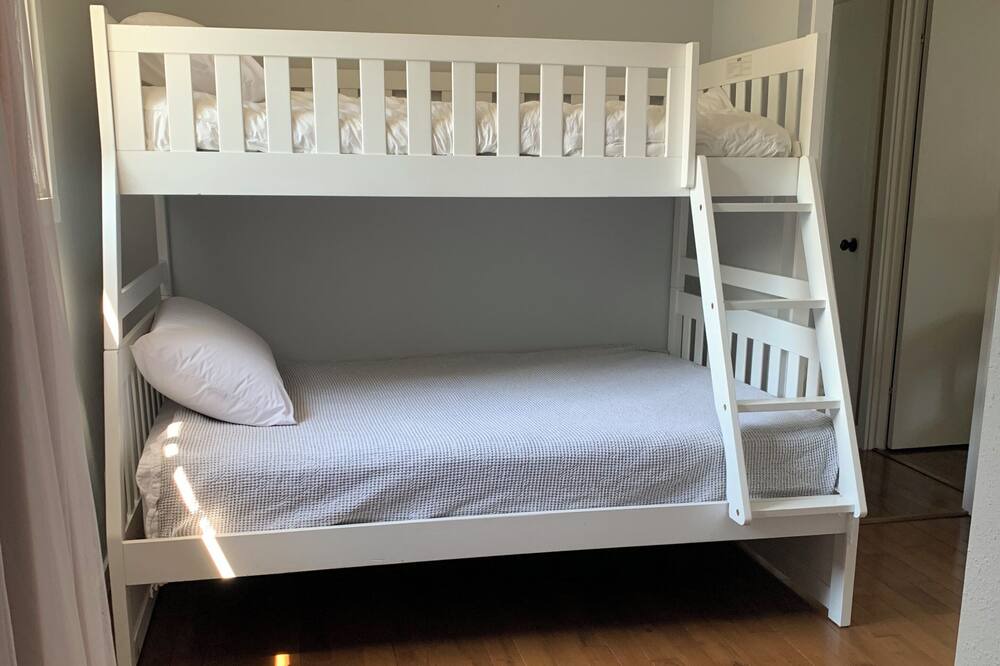Photo of Bedroom in Okanagan-Similkameen