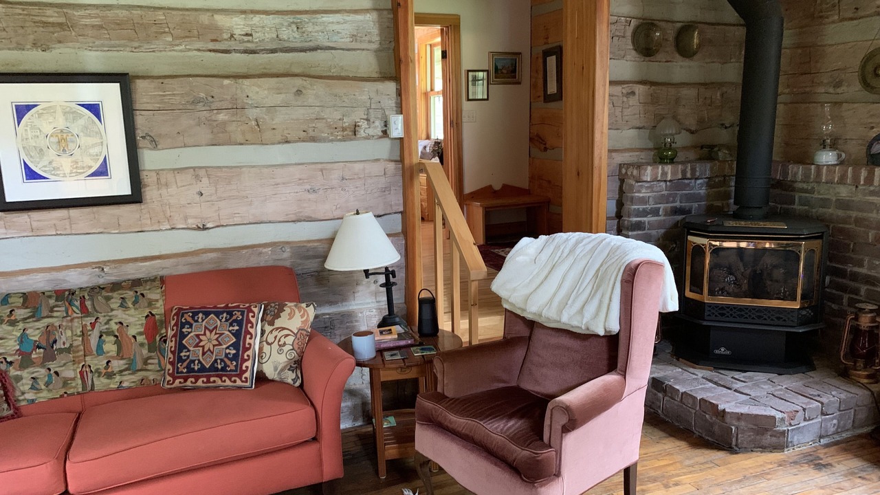Photo of Livingroom in Utterson