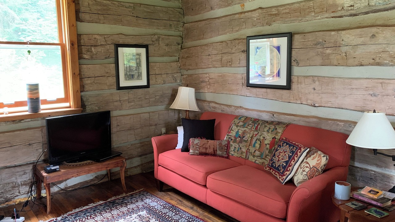 Photo of Livingroom in Utterson
