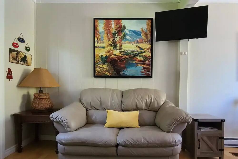 Photo of Livingroom in Brockton
