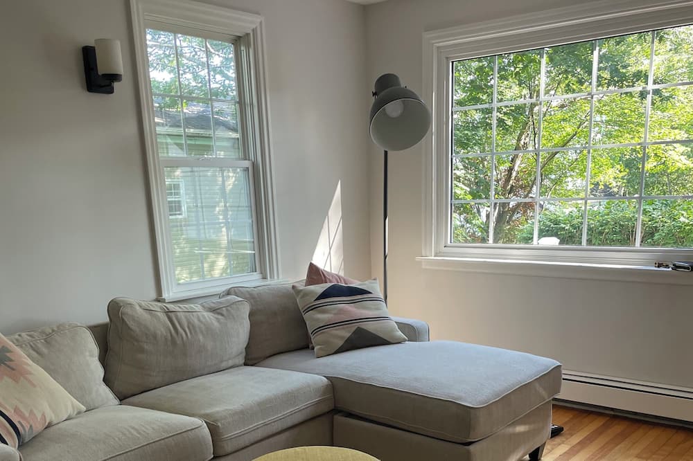 Photo of Livingroom in Bedford