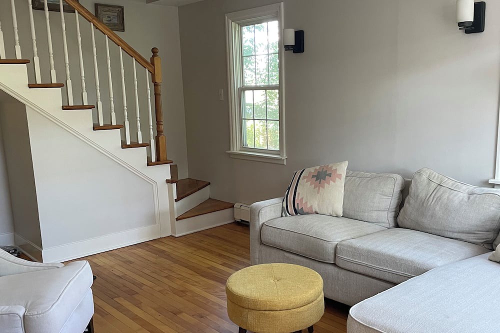 Photo of Livingroom in Bedford